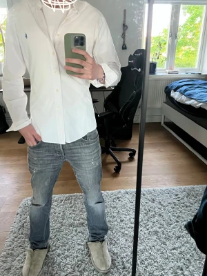 Ralph Lauren skjorta - Säljer en vit Ralph Lauren skjorta | Slim fit | Självklart äkta | Inga defekter❌| Pris - 450 | Pris går att diskutera | Skriv gärna vid frågor | 🙌🙌🙌