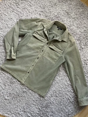 Smog overshirt - Säljer en skön Overshirt! | Mycket fint skick utan defekter. | Storlek M. | Ställ gärna frågor innan du köper!