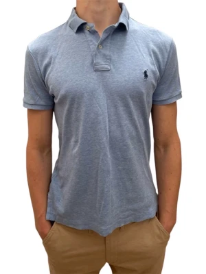 Ralph Lauren piké - En riktigt snygg Ralph lauren piké perfekt inför sommaren! Pikén är i mycket fint skick och har ett nypris runt 1200 kr. Modellen är 185 cm:)