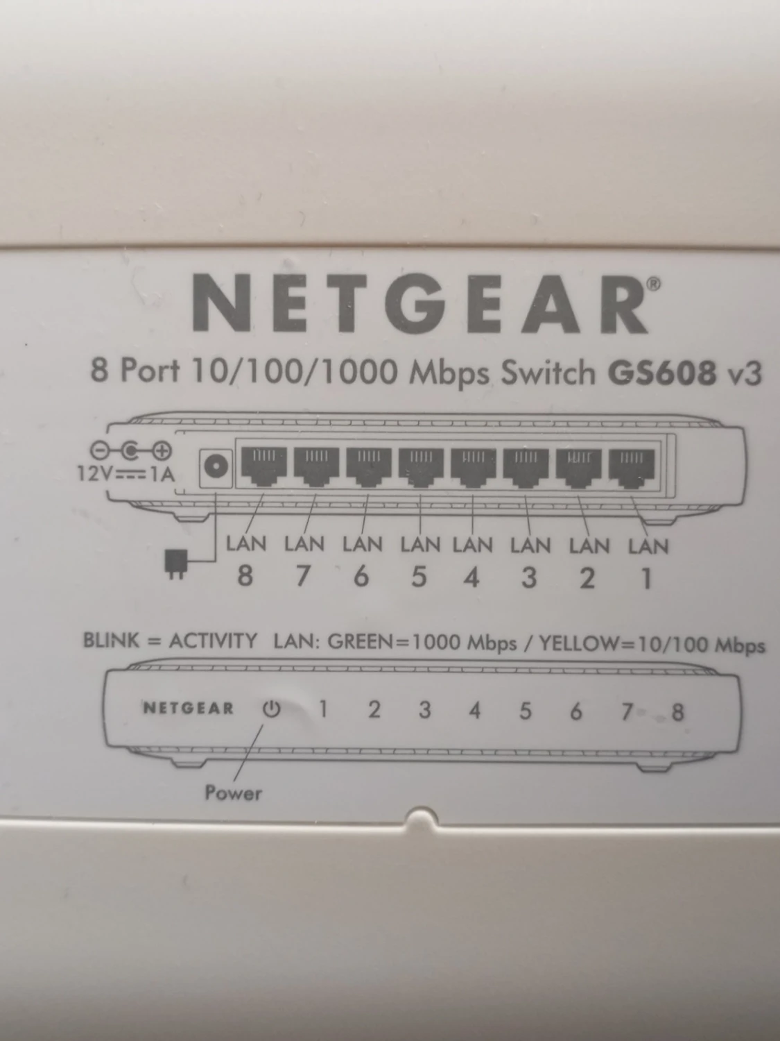 Vit nätverksswitch från Netgear - 2