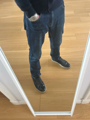 Tiger of Sweden jeans - Tjena, säljer ett par Tiger of Sweden jeans i modellen Pistolero, Jensen är i bra skick och i storlek W31/L32 och i färgen marinblå hör gärna av dig om du har några frågor☺️1