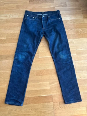 Selvedge A.P.C - Säljer ett par Selvedge A.P.C jeans i modellen ”petit new standard”. Skick: 9/10. Storlek 29