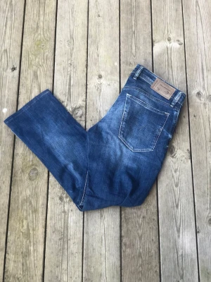 Diesel Waykee - Säljer ett par riktigt snygga Diesel Waykee. Storleken på jeansen är W30, L32. Passar XS/S/M. Perfekta till vardagslooken och passar till det mesta. Säljs för 199kr pga att jag inte får användning av dem och nypris är 1300-1800kr!☺️