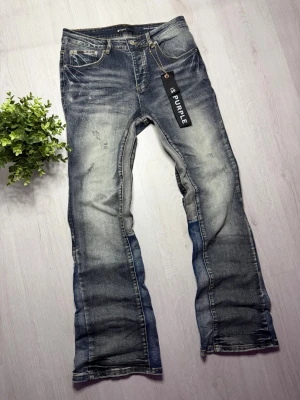 PURPLE-BRAND Flared jeans  - PURPLE-BRAND🧼(Flared jeans) - Storlek: W30📏  - Skick: 10/10♻️   - Pris: 719kr💵   - Färg: Blå - Frakt: Fraktas samma dag, anländer till dig inom 3-4 dagar🚚   Tveka inte att skriva vid minsta fråga!💭