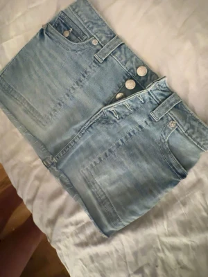 True religion kjol  - Slutsåld true religion kjol,storlek W24,ny med prislapp,priset går att diskutera!🩷