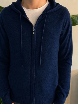 Kashmir hoodi - Säljer stilren Kashmir hoodie med dragkedja 