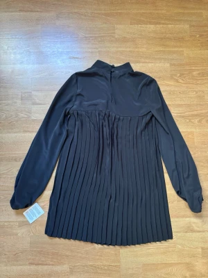 ASOS dress - Helt ny och oanvänd ASOS dress med tagg. Storlek 36. Skriv privat för mer information