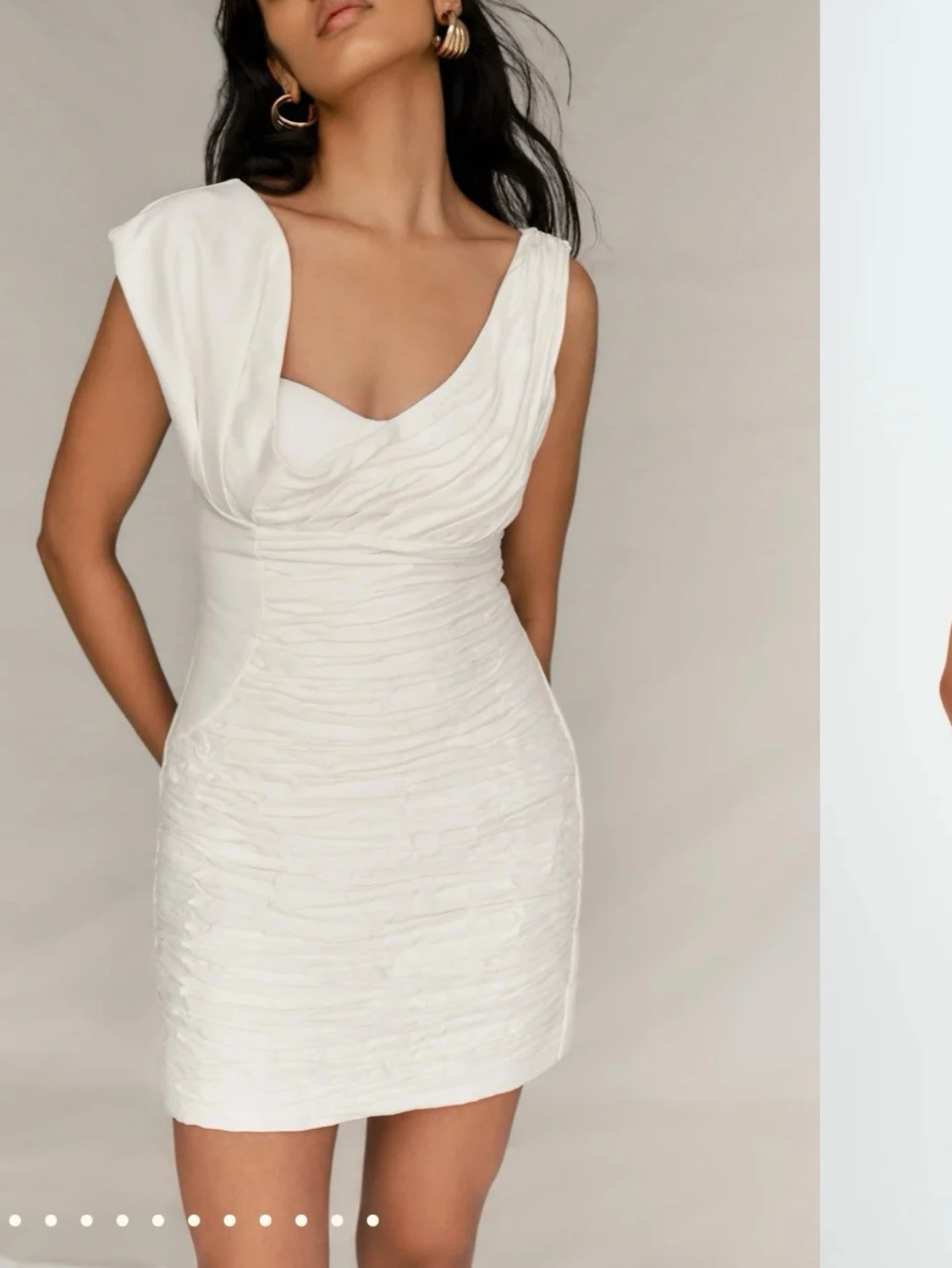 Vit kortklänning perfekt till studenten 