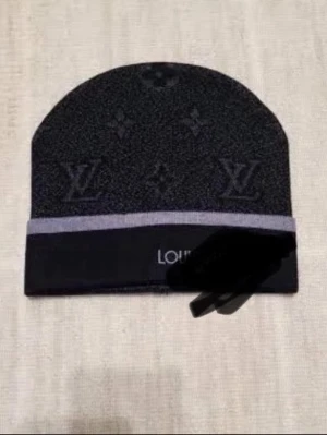 Svart mössa  - Svart mössa 