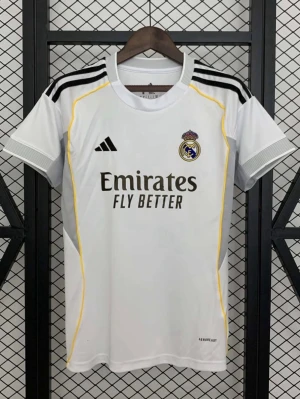 Real Madrid vit matchtröja Adidas - Bra kvalitet, har i flera olika storlekar