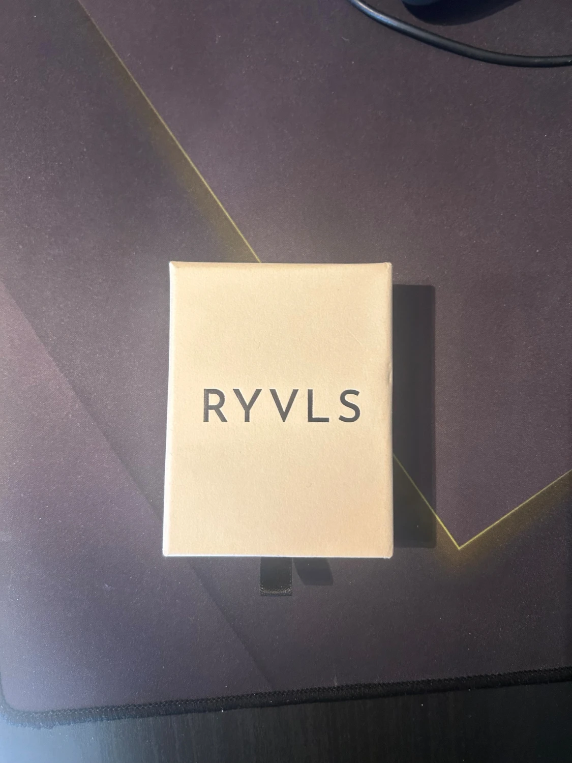 Svart RYVLS armband