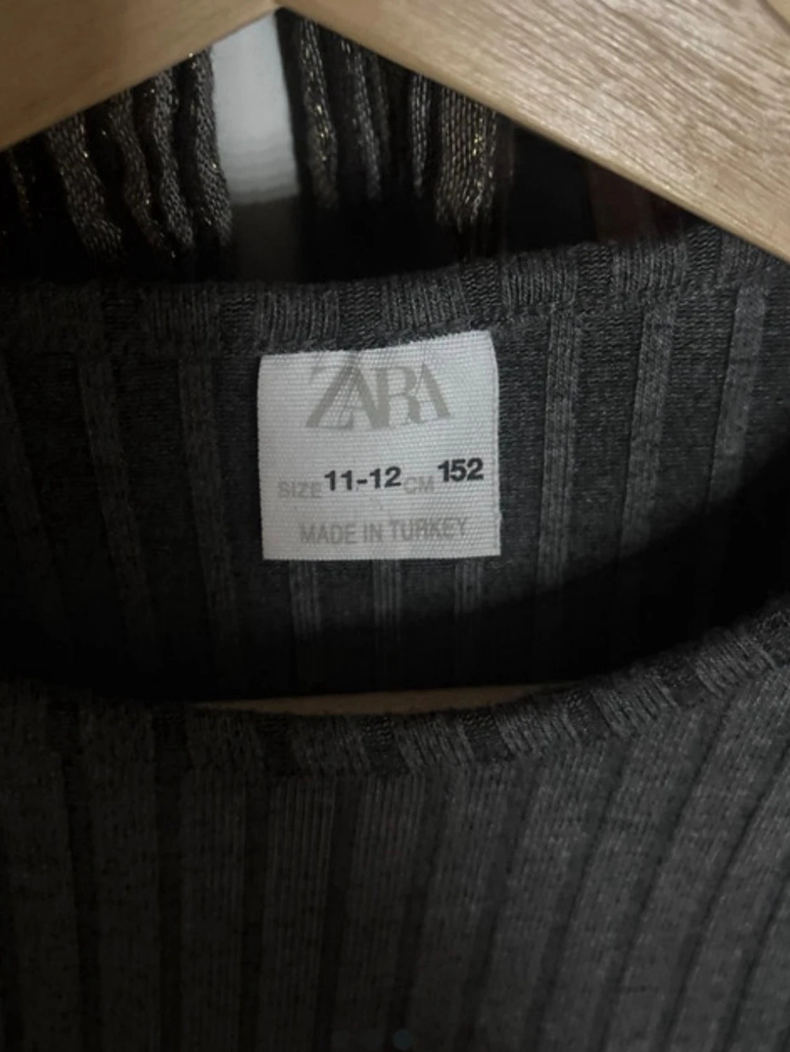 Grå ribbstickad tröja från Zara - 1