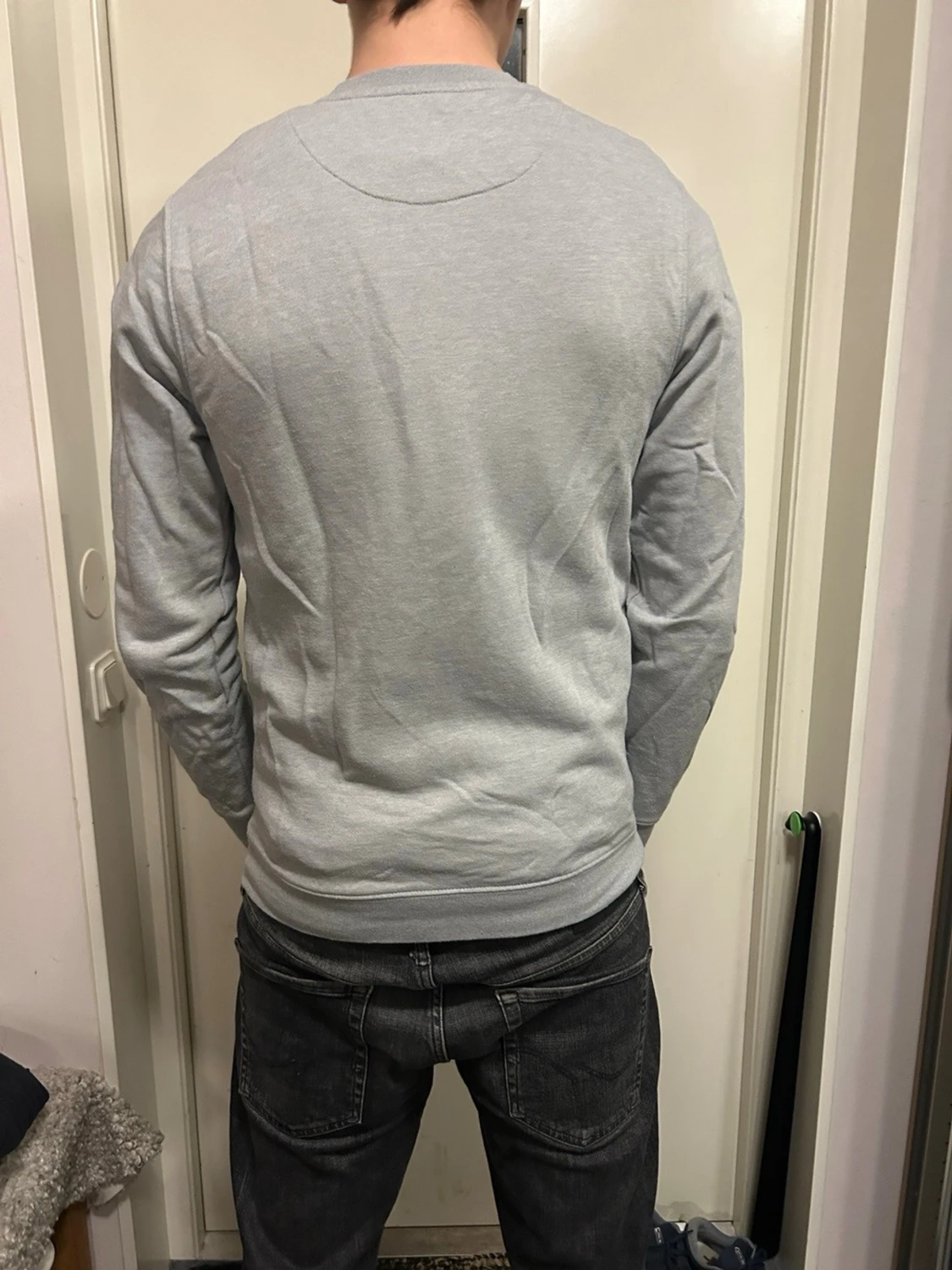 Ljusgrå tjocktröja - 2