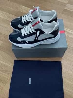 Sneakers i blått och vitt - Sköna skor perfekta till sommaren i storlek 43