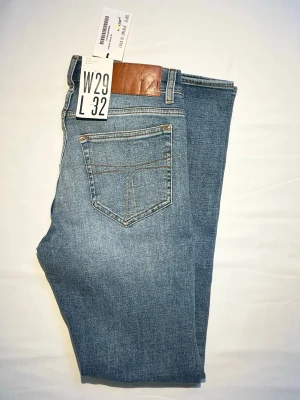 tiger of sweden jeans - Tiger of sweden jeans  i modellen evolve. Helt nya, Inga defekter och det är bara att skriva vid frågor eller mer bilder mvh