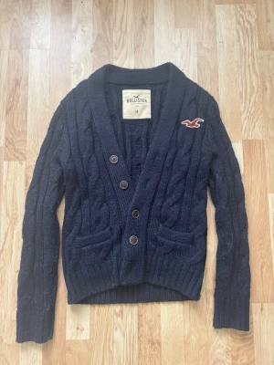 hollister button up - jätte fin och vintage holliste button up. säljer den för att det inte är min stil just nu, den är helt ren och har inga defekter. pris kan diskuteras privat. <3