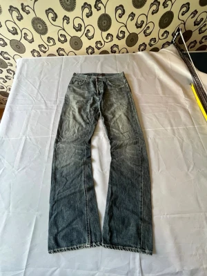 Blågråa vintage bootcut jeans från nudie - 📏Se bilder för skick och mått📏📦Skickas oftast snabbt 📦❓Om du har några frågor fråga gärna❓  Priset är lite förhandlingsbart🤝 🙋 Se min profil för mång liknande🙋 