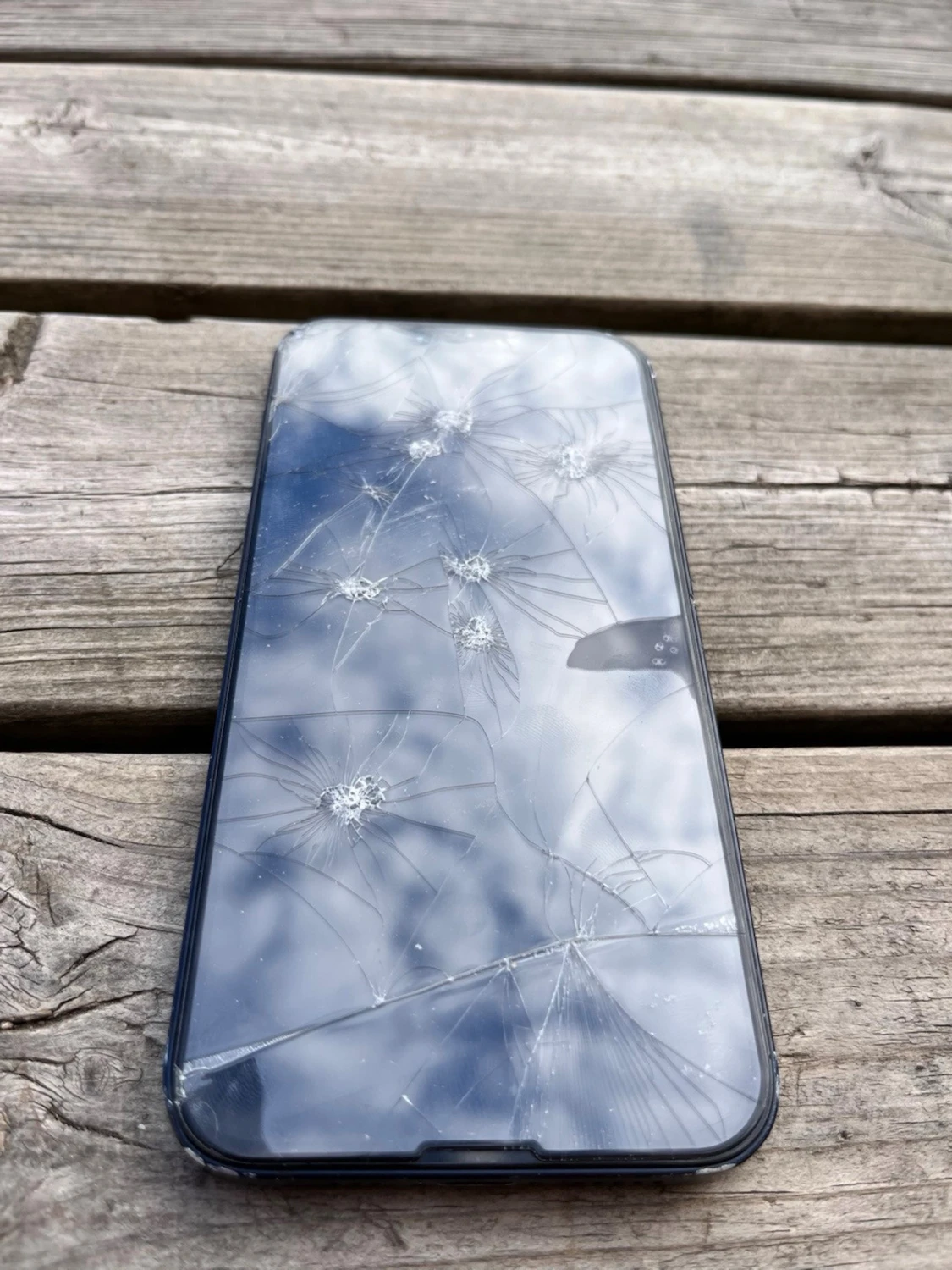 Begagnad skärmskydd till Iphone 13 - 5
