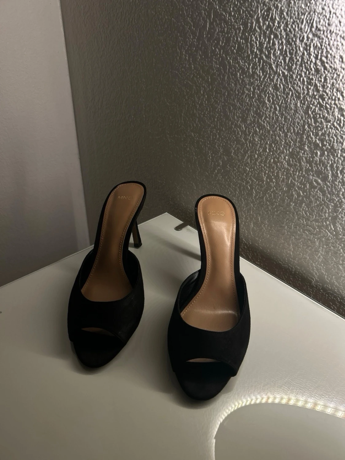 Svarta öppna pumps från Mango - 1