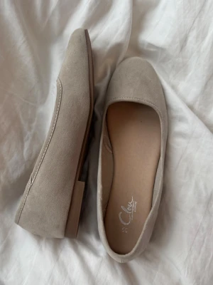 ballerinaskor - fina ballerinaskor i mocka. 💓