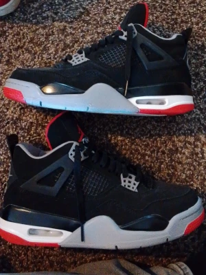 Air jordan 4 bred - Använt dom ett par gångerdom och inte min stil längre.