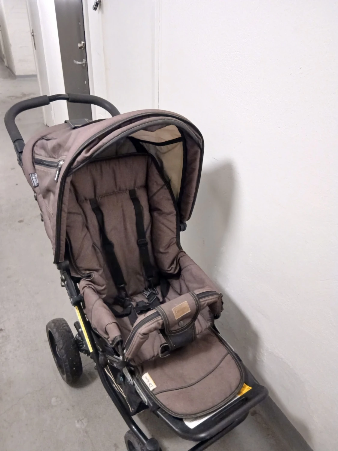 Brun barnvagn Emmaljunga 