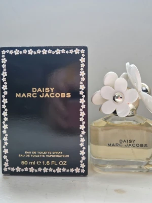 Marc Jacobs Daisy EdT 50ml - Köpt på Parfym.se för några veckor sedan. Oanvänd.