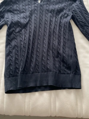 Mörk Blå Dressmann tröja  - Mörk blå Dressmann tröja i storlek S för men