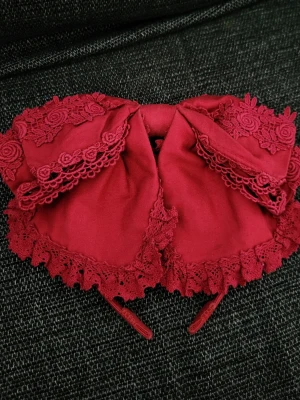 btssb hairbow - Theres a stain (last picture) but I don't think its very noticeable. The color is more burgundy in real life