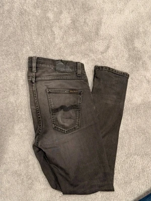 Nudie jeans - Säljer dessa jeans från nudie. Modell Lean Dean. Storlek W29 L30. Kommer med en del slitningar se bilderna