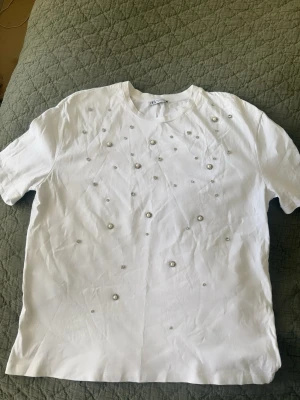 Zara tröja - Zara tröja med detaljer . Stroller M. Mycket bra skick.