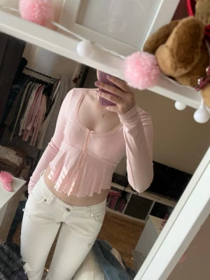 Rosa topp - erkligen super söt sommrig topp men har aldrig kommit till användning tyvärr💕  Skriv om du undrar något ☺️