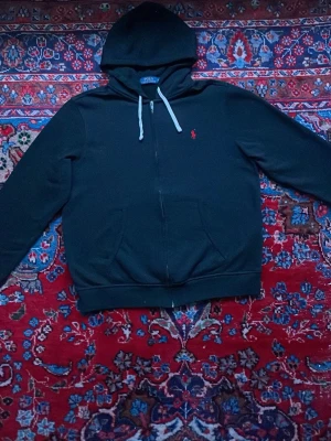 Ralph Lauren hoodie/pris kan diskuteras om du är intresserad  - Hoodie från Ralph Lauren, storlek S/M, pris kan diskuteras om du är snabb.