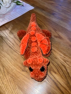 Orange drake🧡 - Denna urgulliga orange drake längtar efter sitt förevigat hem🧡🧡🫶🏼🫶🏼