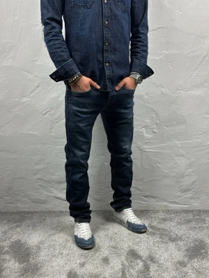 Replay jeans  - Ett par riktigt snygga jeans från Replay i storlek W29 L30 i modellen Ronas  