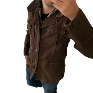 Feild jacka  - Säljer denna vaderade jacka perfekt nu under hösten och vintern. Vid frågor och funderingar skriv gärna. 