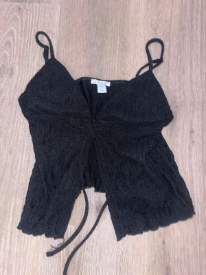 Topp - 🖤Topp storlek S med snöre🖤 