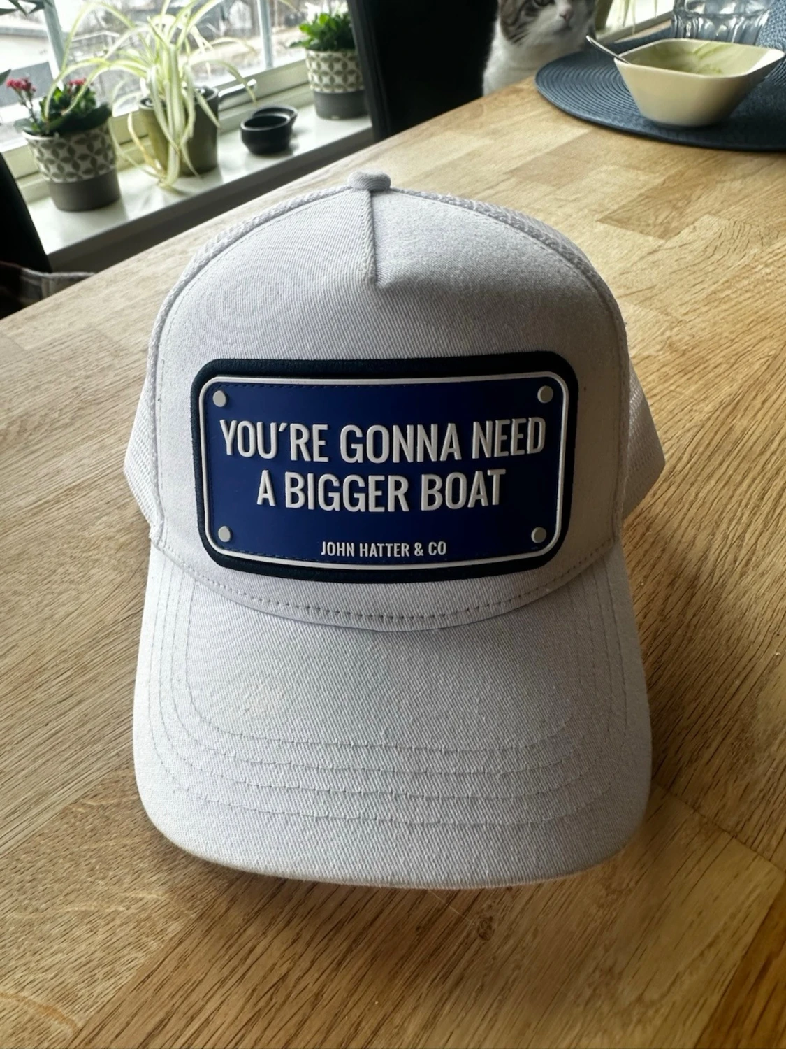 Vit keps från John Hatter 