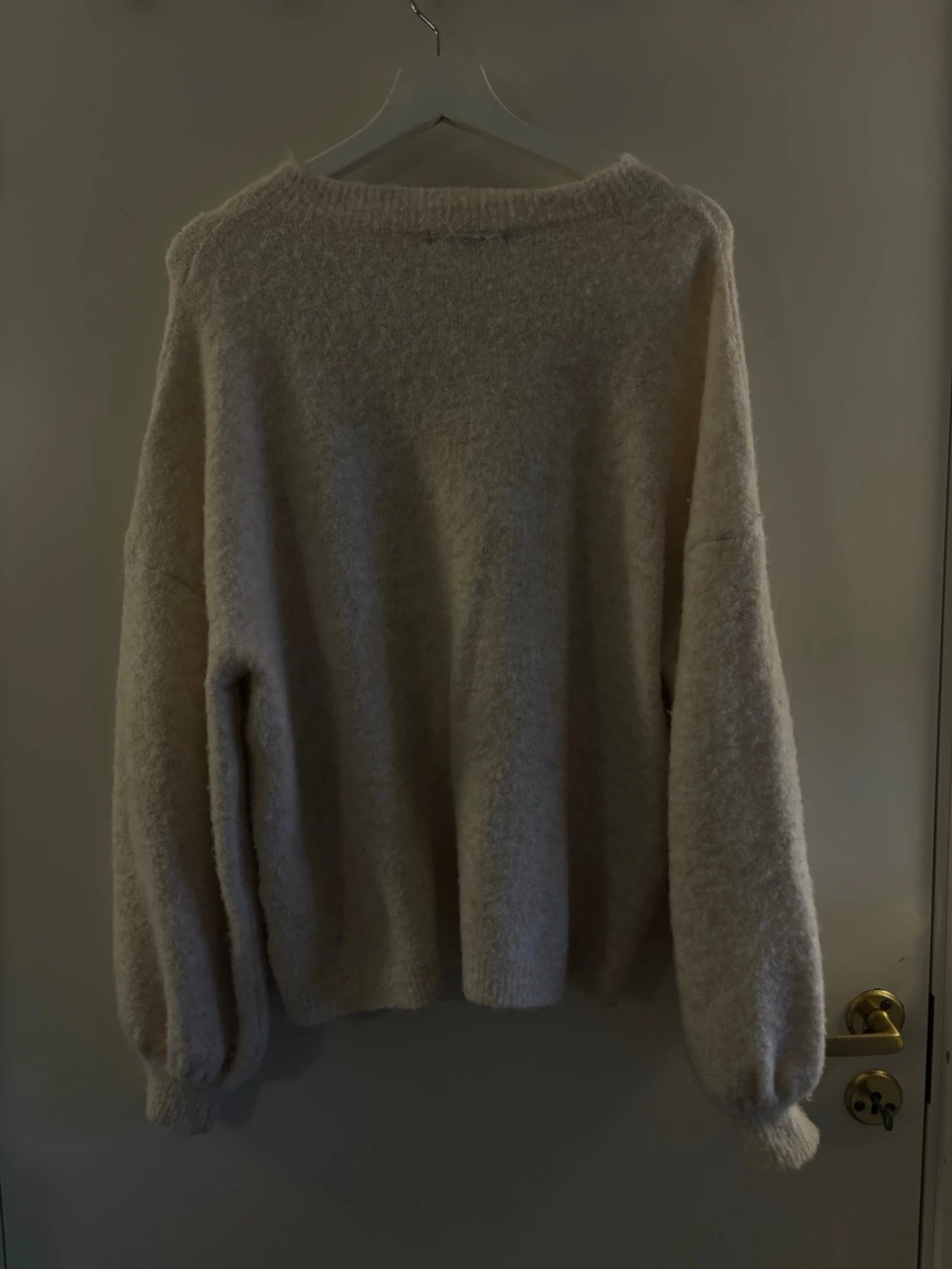 Beige fluffig kofta med knappar - 1