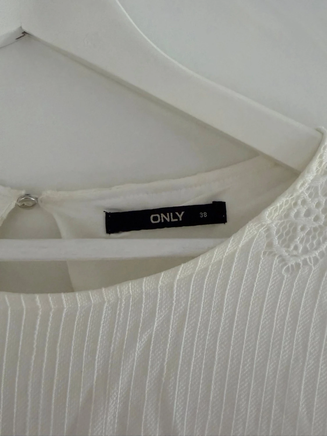 Vit spetsklänning från ONLY - 1