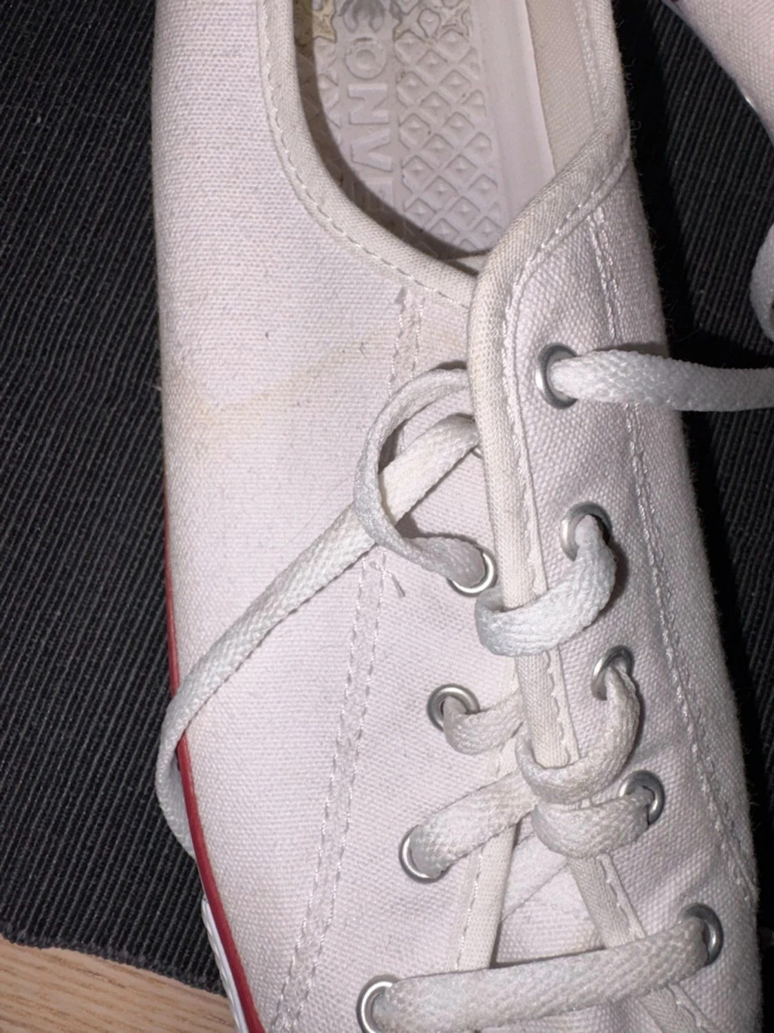 Vita Converse sneakers med röd kant - 4