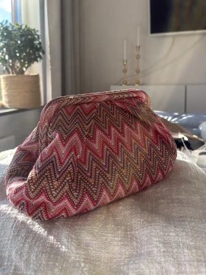 Becksöndergaard väska - Så fin clutch väska från becksöndergaard, unik färg🩷jätte bra skick
