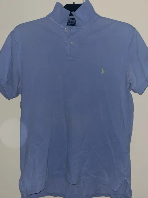  raffe pique tröja - Riktigt go raffe pique tröja. Storlek S på denna, knappt använd, sitter smack fint när den är på.