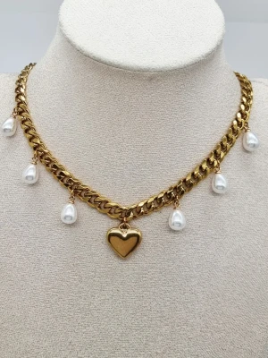 Handgjort halsband med pärlor och hjärta  - Material-rostfritt stål.  Kedjetjocklek-7, 2mm #69