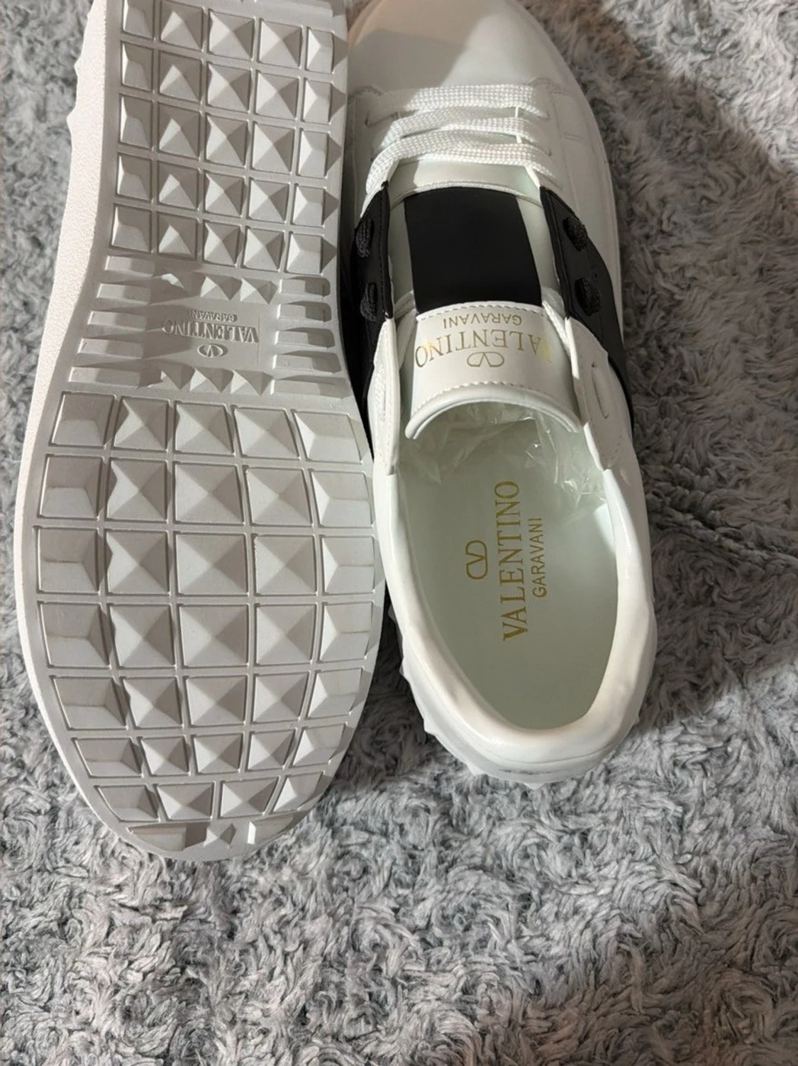 Valentino vita sneakers med svart detalj 41 - 1