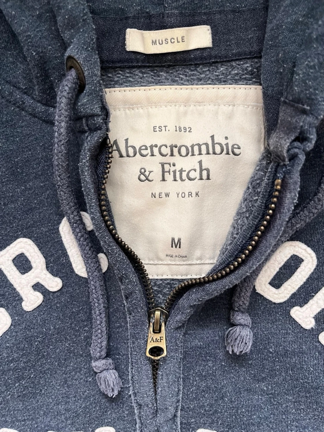 Mörkblå hoodie från Abercrombie & Fitch - 1