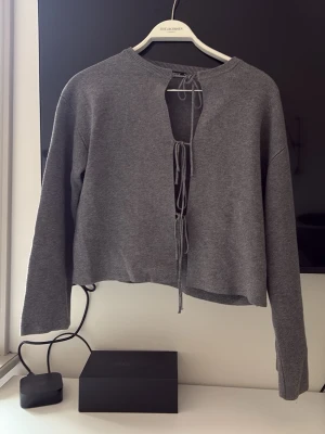 Kofta Gina  - Aldrig använd, bra kvalitet, skriv om frågor💕