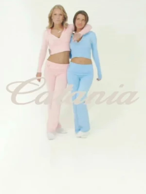 Foldover flare pants - Byxor ifrån Catania i rosa storlek xs! Sitter jätte fint och lågmidjade!