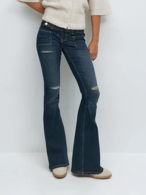 Marinblå lågmidjade jeans - Marinblå lowwaist utsvängda jeans i storlek S från Gina tricot 14+. Modellen heter pleated flare jeans.