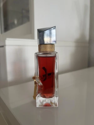 Parfym Yves Saint Laurent  - Parfym Yves saint Laurent, knappt använd.50 ml